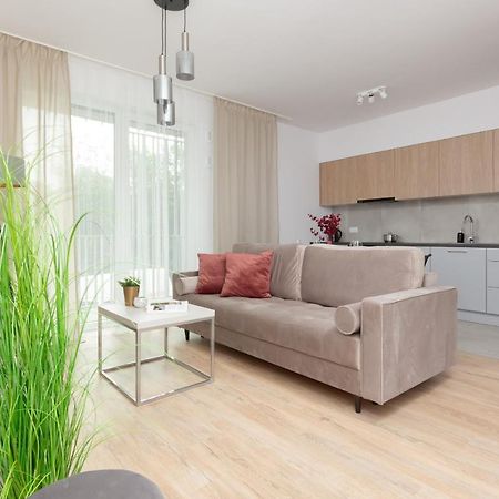 Stacja Wola Apartment Guminska By Noclegi Renters Varsó Kültér fotó
