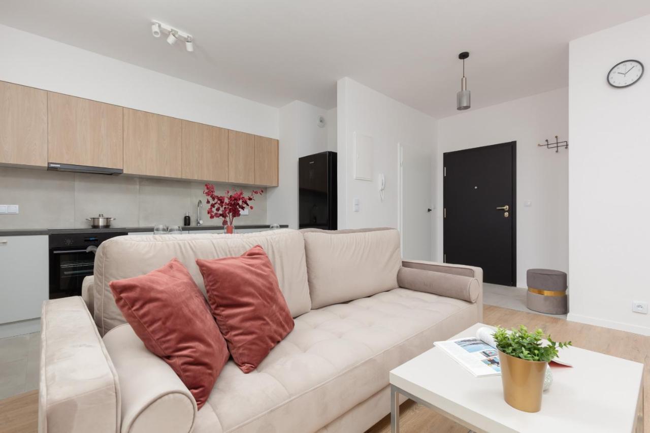 Stacja Wola Apartment Guminska By Noclegi Renters Varsó Kültér fotó