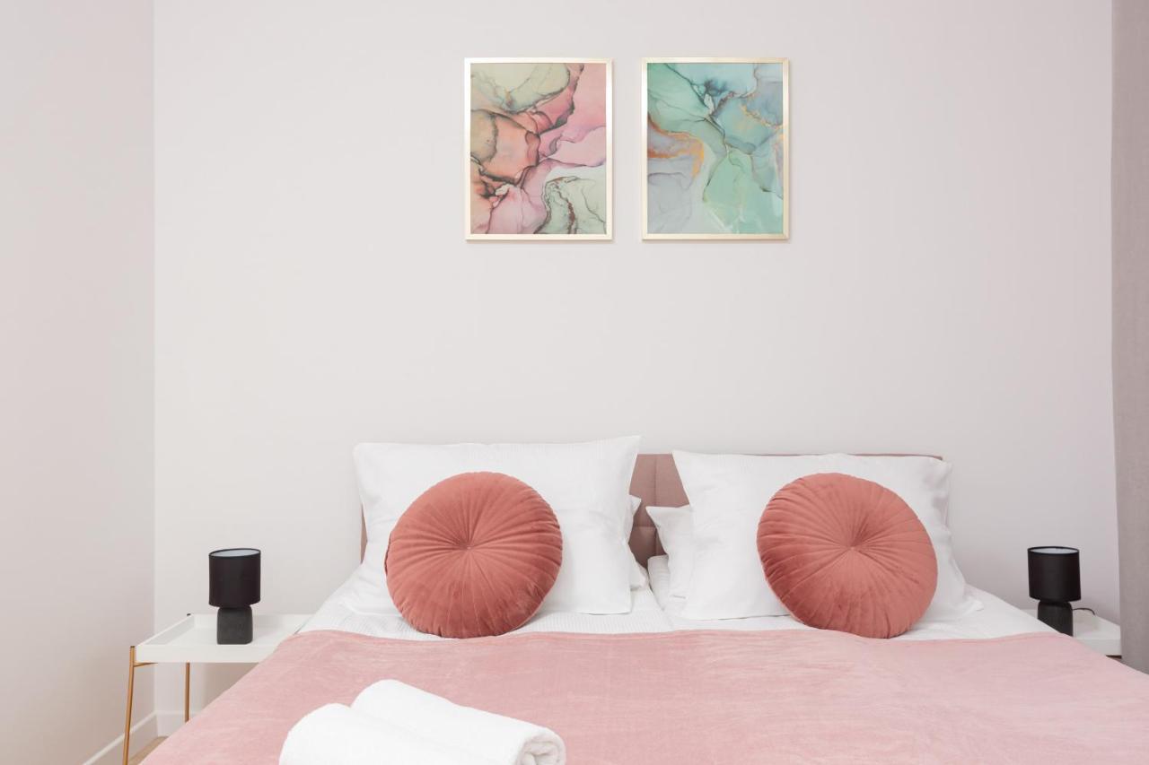 Stacja Wola Apartment Guminska By Noclegi Renters Varsó Kültér fotó