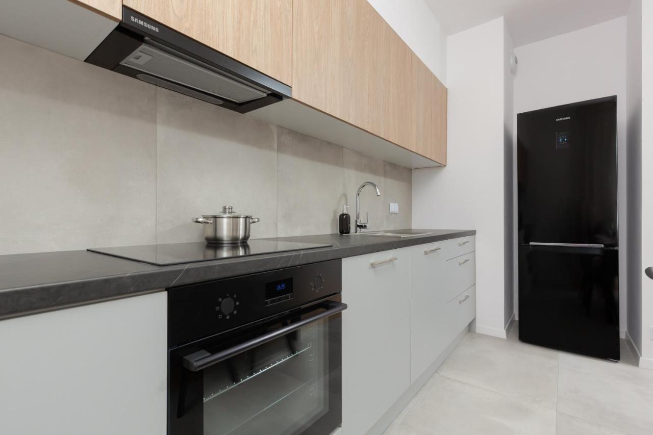 Stacja Wola Apartment Guminska By Noclegi Renters Varsó Kültér fotó