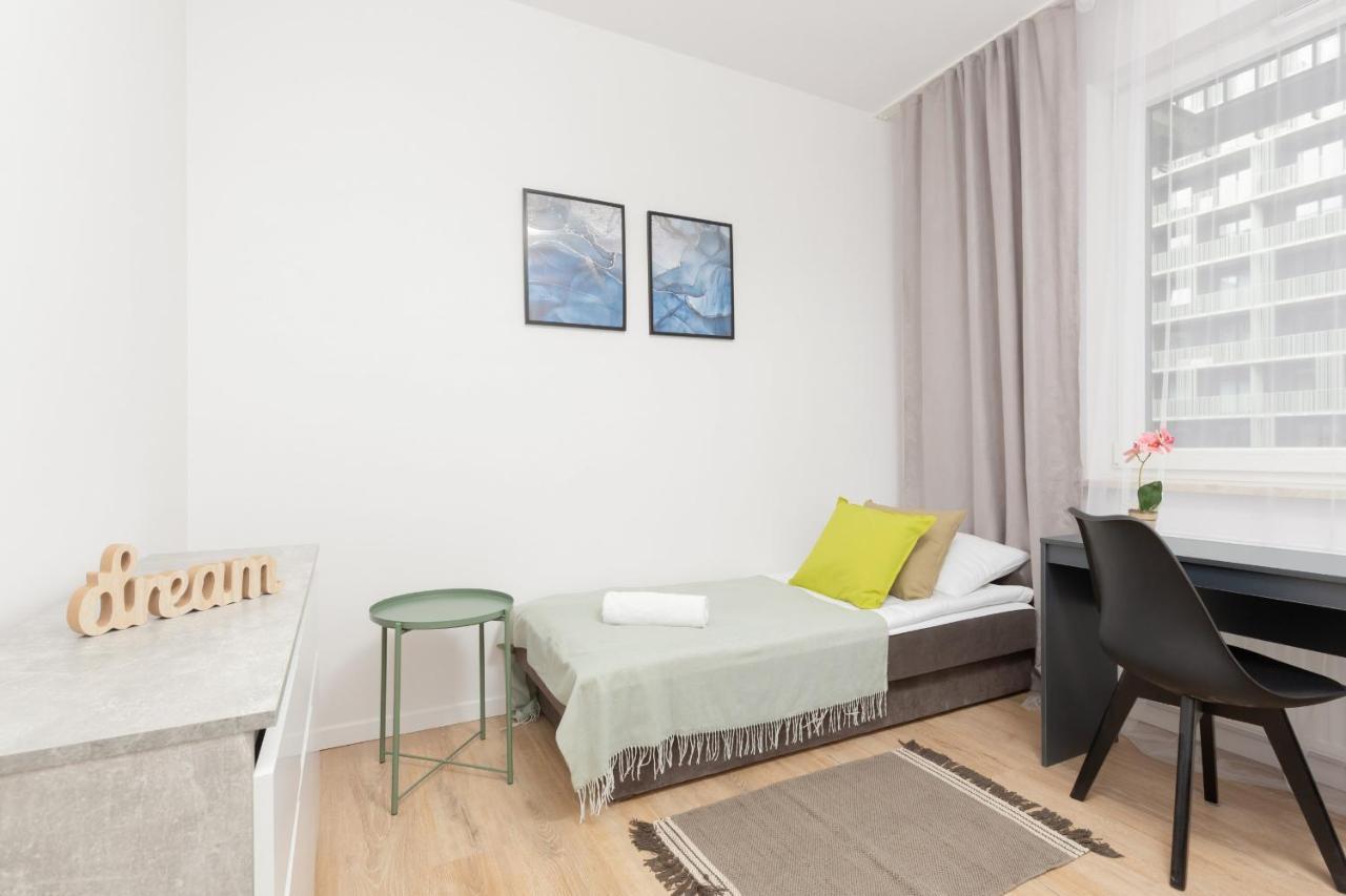 Stacja Wola Apartment Guminska By Noclegi Renters Varsó Kültér fotó
